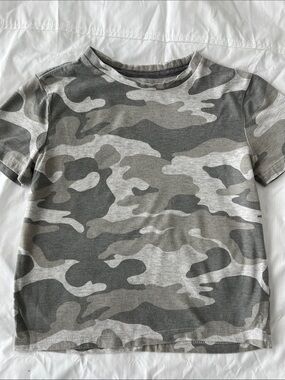 Old Navy Boys' Grey Camo Short Sleeve Tee size 6-7